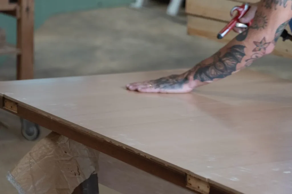 [Limpiando impurezas madera]